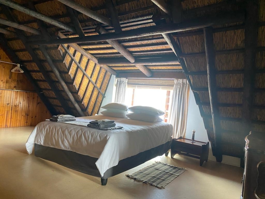 To Let 6 Bedroom Property for Rent in Stilbaai Wes Western Cape